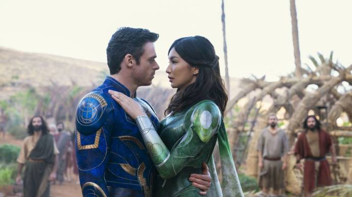 Richard Madden (Ikaris) en Gemma Chan (Sersi) in Eternals 3D