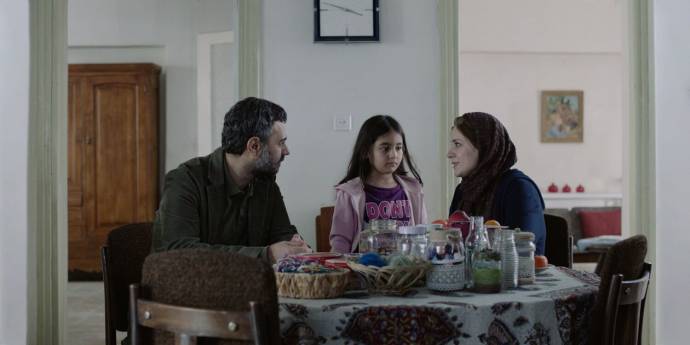 Alireza Sani Far (Reza), Avin Poor Raoufi (Bita) en Maryam Moqadam (Mina (as Maryam Moqadam))