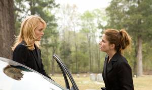 Sandra Bullock (Linda Quinn Hanson) en Amber Valletta (Claire) in Premonition