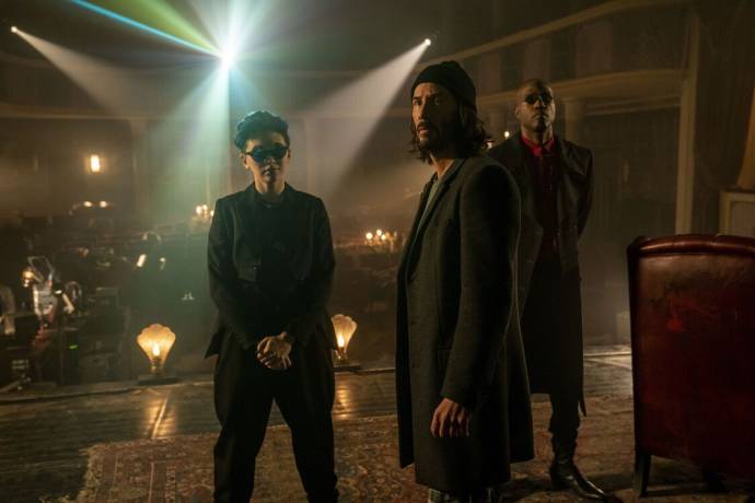 Jessica Henwick, Keanu Reeves (Neo) en Yahya Abdul-Mateen II