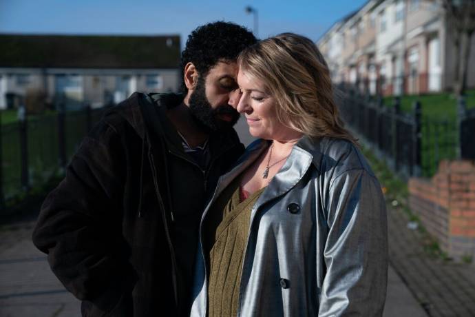 Adeel Akhtar (Ali) en Claire Rushbrook (Ava)