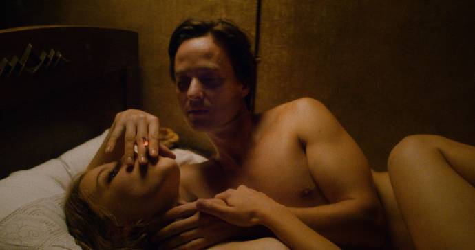 Tom Schilling (Jakob Fabian) en Saskia Rosendahl (Cornelia Battenberg)