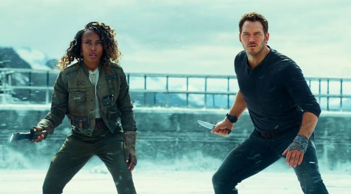 DeWanda Wise en Chris Pratt (Owen Grady) in Jurassic World: Dominion