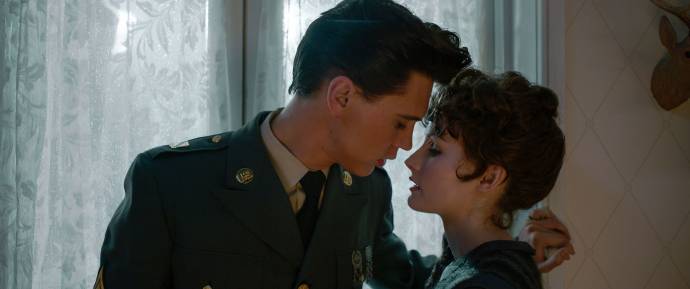 Austin Butler (Elvis) en Olivia DeJonge (Priscilla) in Elvis