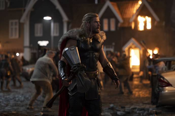 Chris Hemsworth (Thor) in Thor: Love and Thunder 3D