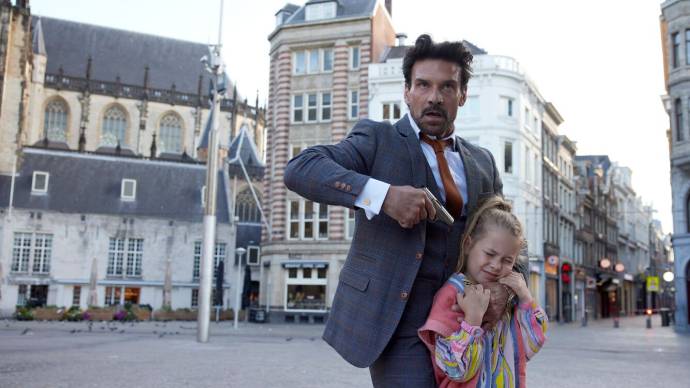 Frank Grillo (Saban) en Pippi Casey (Angie)