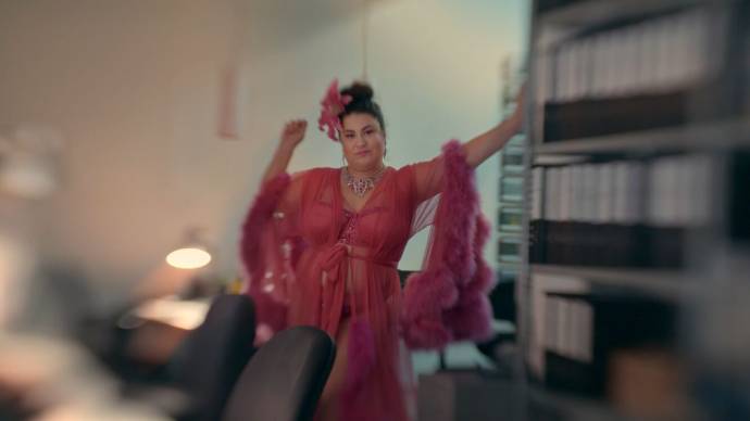 Waves of Burlesque filmstill