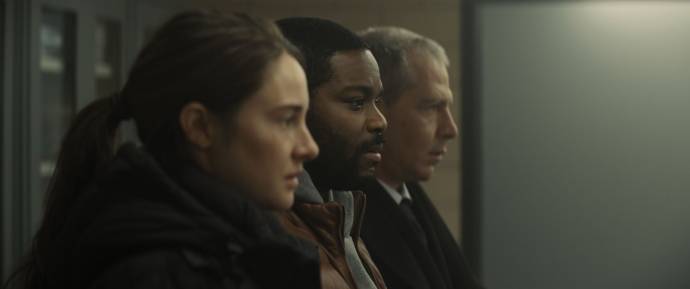 Shailene Woodley, Jovan Adepo (Mackenzie) en Ben Mendelsohn