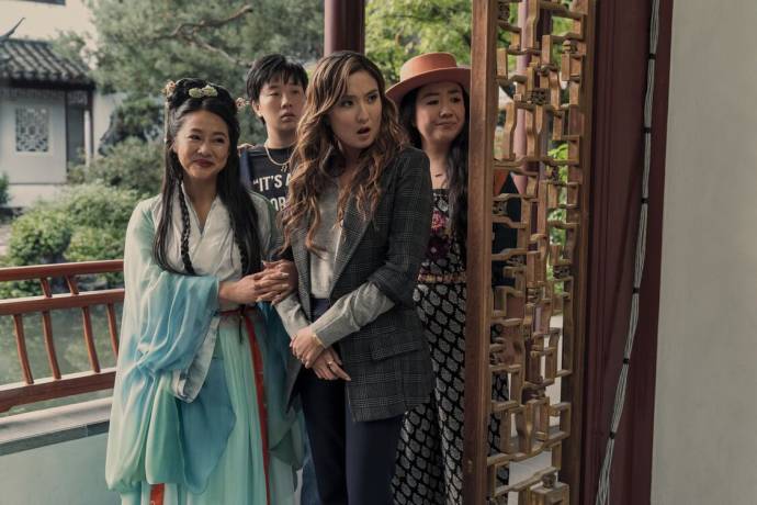 Stephanie Hsu, Sabrina Wu, Ashley Park en Sherry Cola