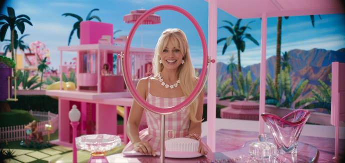 Margot Robbie (Barbie) in Barbie