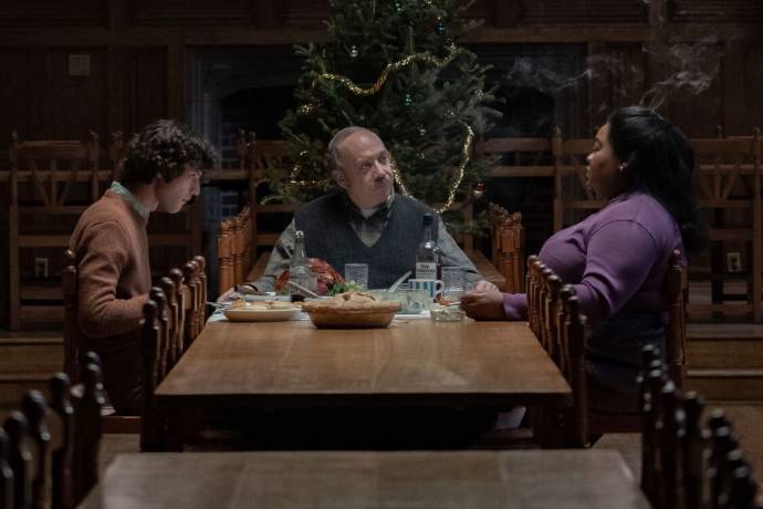 Dominic Sessa (Angus), Paul Giamatti (Paul Hunham) en Da'Vine Joy Randolph (Mary)