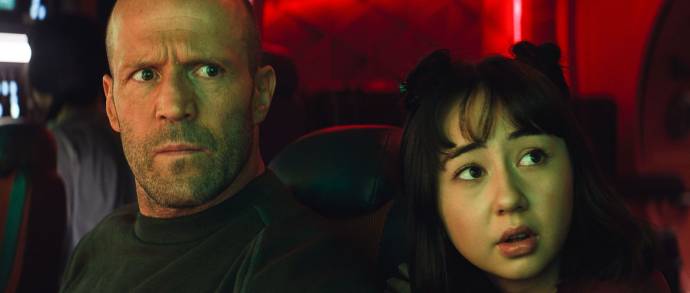 Jason Statham (Jonas) en Shuya Sophia Cai (Meiying)