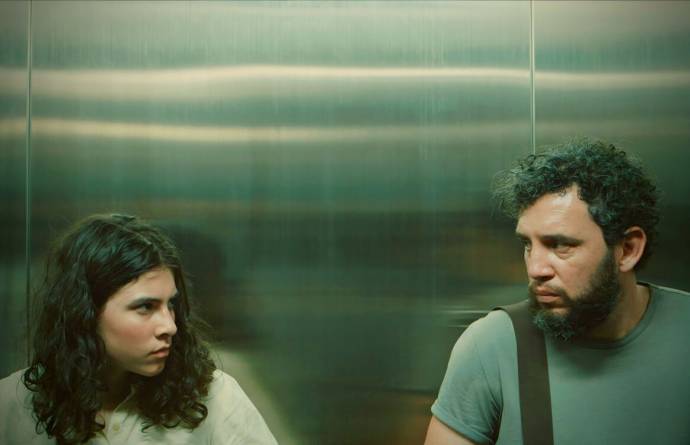 Daniela Marín Navarro (Eva) en Reinaldo Amien