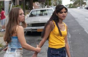 Melonie Diaz (Young Laurie) en Julia Garro (Diane)