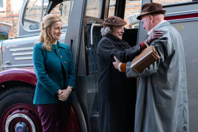 Laura Linney (Chrissie), Maggie Smith (Lily Fox) en Niall Buggy (Tommy Fox)