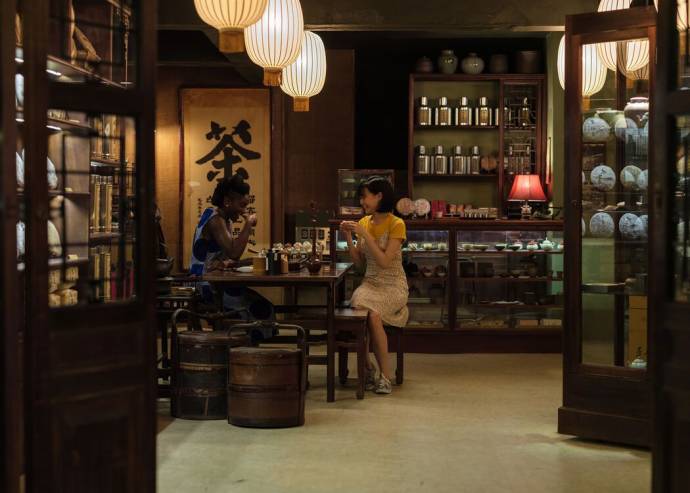 Nina Melo (Aya) en Ke-Xi Wu (Ying)