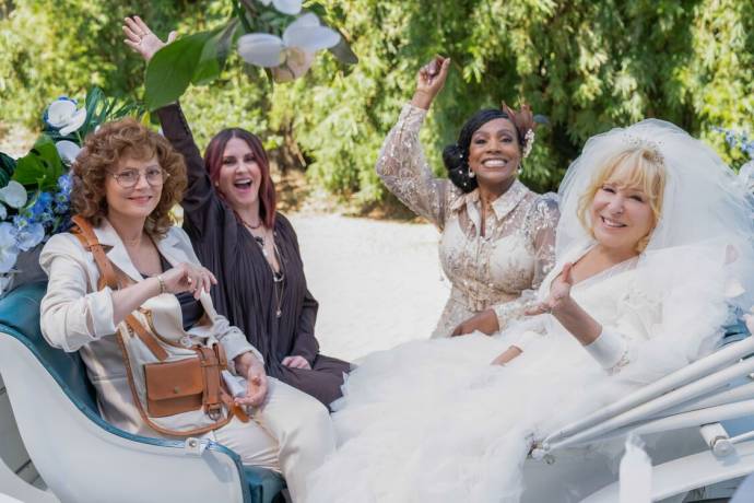 Susan Sarandon, Megan Mullally, Sheryl Lee Ralph en Bette Midler in The Fabulous Four