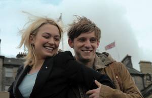 Jamie Bell (I) (Hallam Foe) en Sophia Myles (Kate Breck)