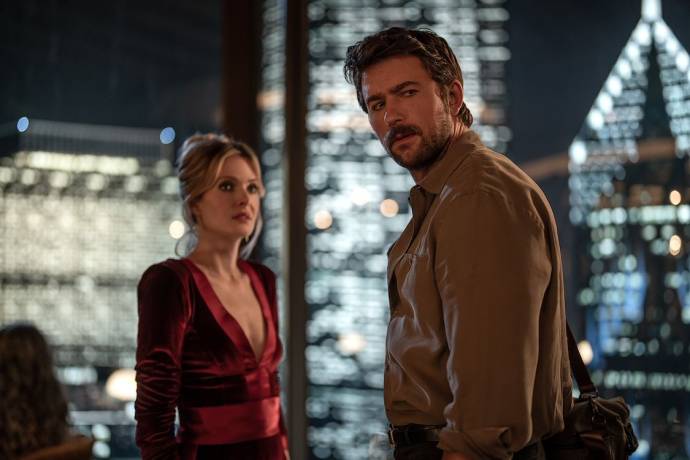 Meghann Fahy (Violet) en Brandon Sklenar (Henry)
