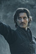 Pierre Niney in Le comte de Monte-Cristo