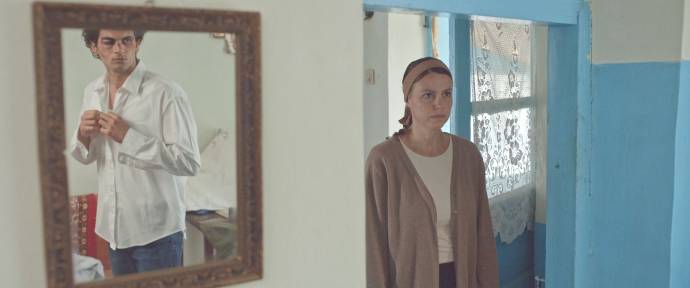 Ciprian Chiujdea (Adi) en Laura Vasiliu (The Mother)