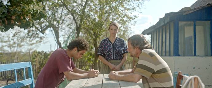 Ciprian Chiujdea (Adi), Laura Vasiliu (The Mother) en Bogdan Dumitrache (The Father)