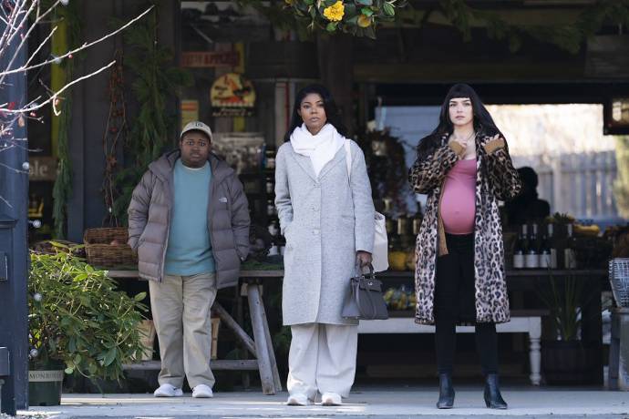 Miles J. Harvey (DJ (as Miles J Harvey)), Gabrielle Union (Sandy) en Emanuela Postacchini (Marina) in Riff Raff
