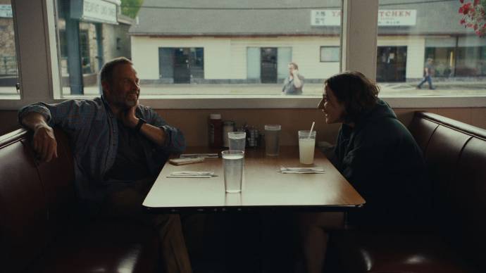 James Le Gros (Chris) en Lily Collias (Sam)