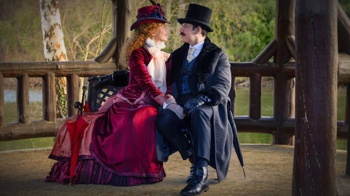 Sandrine Kiberlain (Sarah Bernhardt) en Laurent Lafitte (Lucien Guitry)