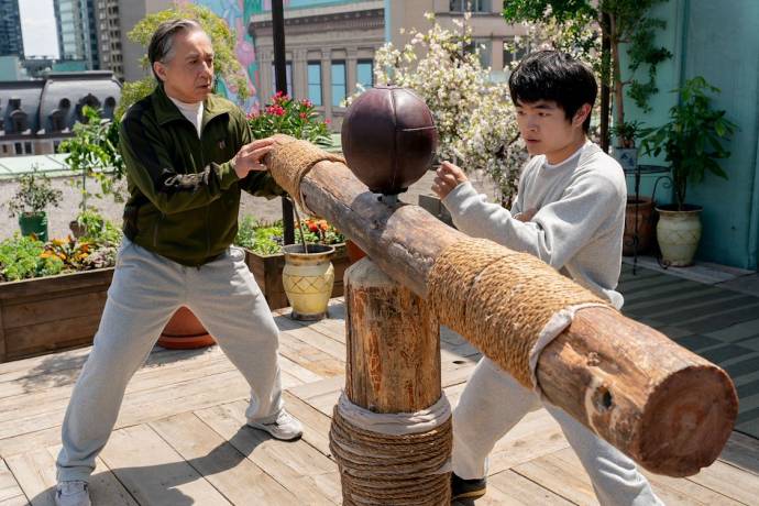 Jackie Chan (Mr. Han) en Ben Wang