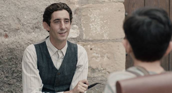 Enric Auquer (Antonio Benaiges) in El maestro que prometió el mar