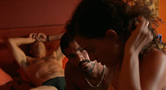 Fábio Assunção (Elias), Iago Xavier (Heraldo) en Nataly Rocha (Dayana) in Motel Destino
