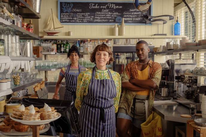Sunita Mani, Olivia Colman (Ivy) en Ncuti Gatwa