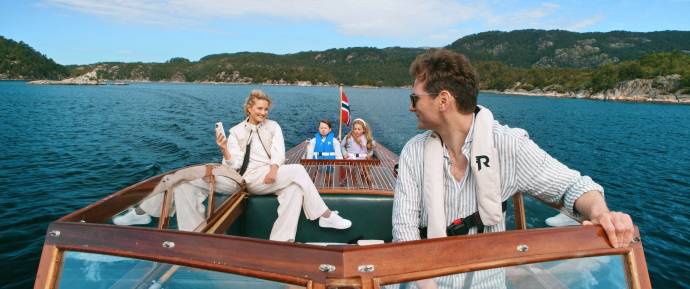 Ine Marie Wilmann (Victoria), Sverre Thornam (Henrik), Mille Sophie Rist Dalhaug (Hedvig) en Morten Svartveit (Nikolai)