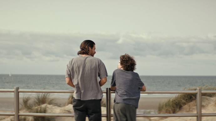 Matteo Simoni (Alain) en Basil Wheatley