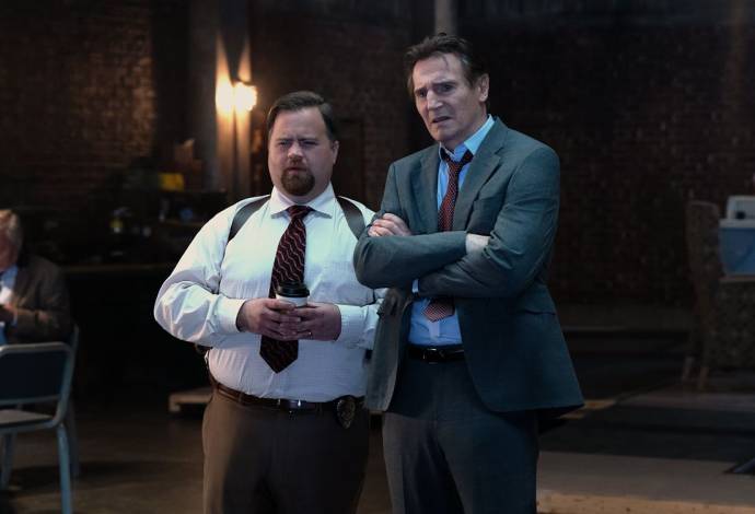 Paul Walter Hauser en Liam Neeson (Frank Drebin Jr.)