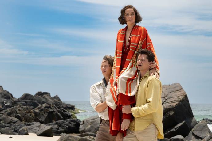 Felix Kammerer (Rudolph Lorenz), Ana de Armas (Baroness) en Toby Wallace (Robert Phillipson)