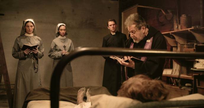 Ashley Greene, Maria Camila Giraldo (Sister Camila), Dan Stevens en Al Pacino