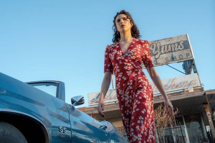 Margaret Qualley (Honey O'Donahue) in Honey Don't!