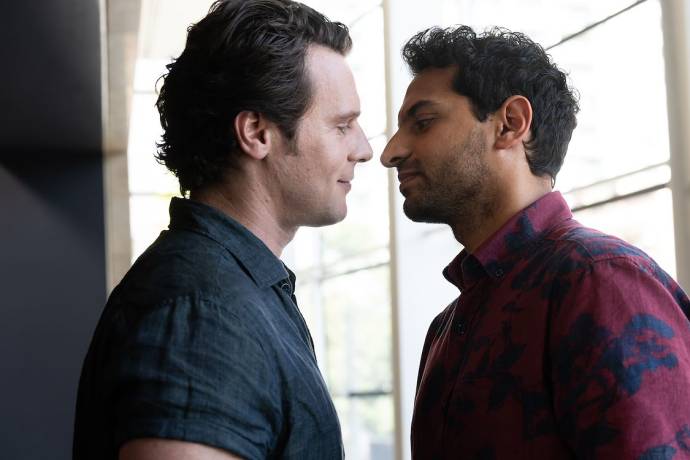 Jonathan Groff (Jay Kurundkar) en Karan Soni (Naveen Gavaskar)