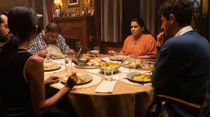 Jonathan Groff (Jay Kurundkar), Sunita Mani (Arundhathi Gavaskar), Harish Patel (Archit Gavaskar), Zarna Garg (Megha Gavaskar) en Karan Soni (Naveen Gavaskar)