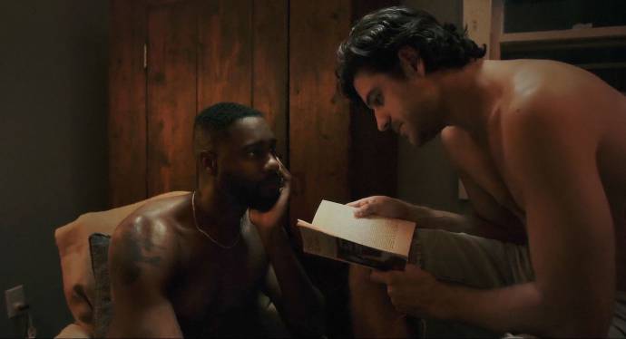 James Bland (Maurice) en Marco Pigossi (Lourenço)