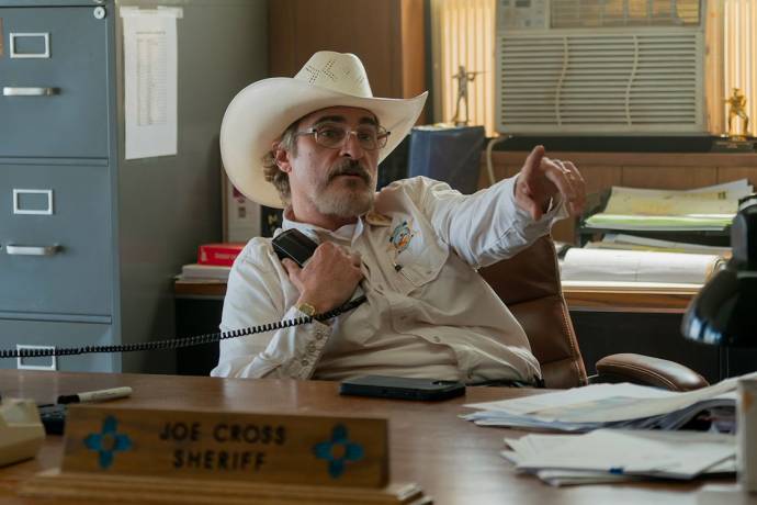 Joaquin Phoenix (Joe Cross)