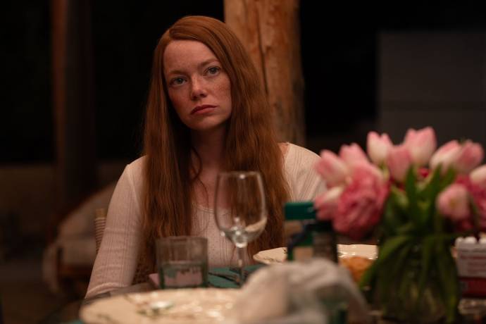 Emma Stone (Louise Cross)