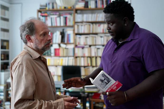 Denis Podalydès (Pierre Chozène) en Salif Cissé (Baptiste Mendy) in Le répondeur