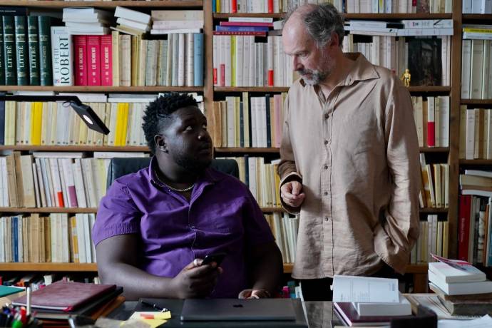 Salif Cissé (Baptiste Mendy) en Denis Podalydès (Pierre Chozène) in Le répondeur