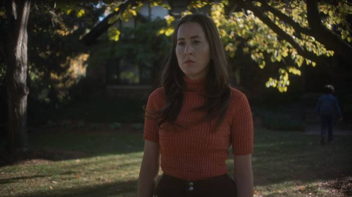 Alana Haim (Terri Mooney) in The Mastermind