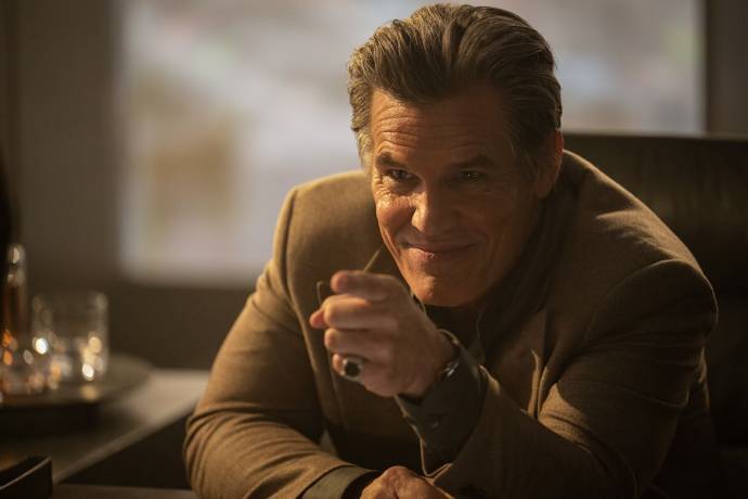 Josh Brolin (Dan Killian)