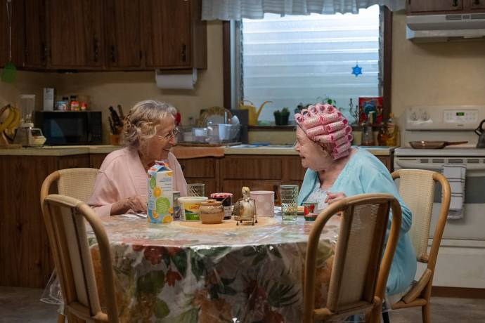 Rita Zohar (Bessie) en June Squibb (Eleanor)
