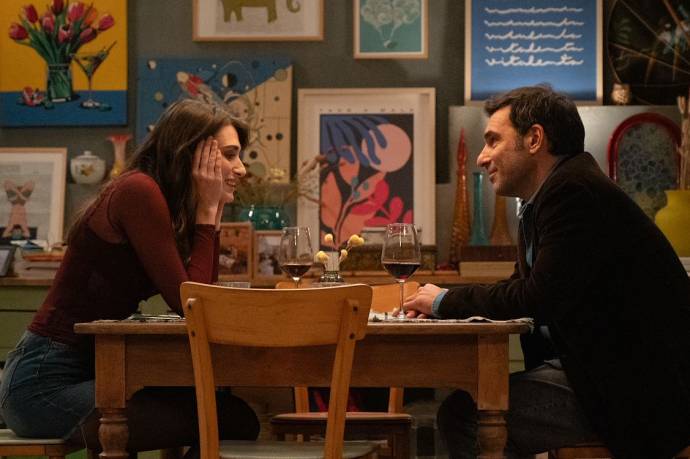 Pilar Fogliati (Lara) en Edoardo Leo (Piero) in Follemente